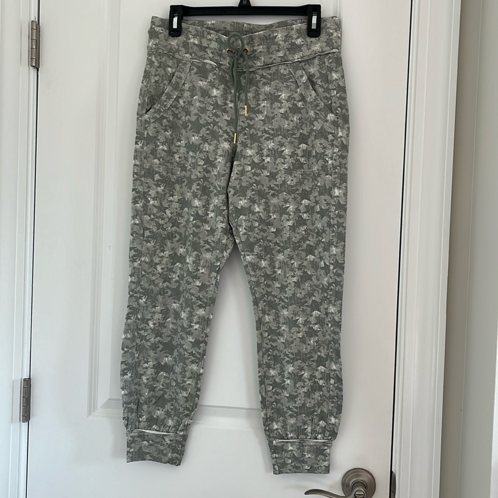 SkinnyGirl Silver Sage Star Joggers NWOT